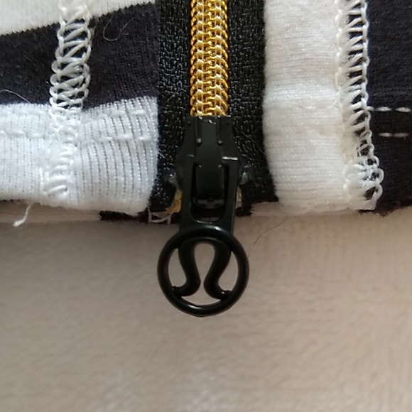 Lululemon Vinyasa *Zip Scarf - Picture 6 of 7